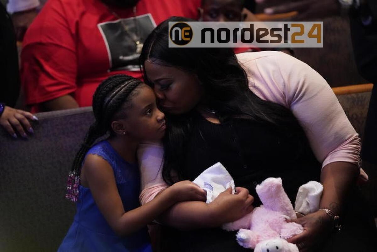 Streisand, azioni Disney a figlia Floyd - 