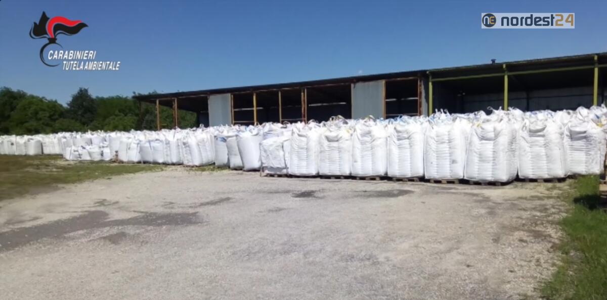 Manzano. Duemila tonnellate di rifiuti plastici stoccati irregolarmente: denunciato imprenditore - 