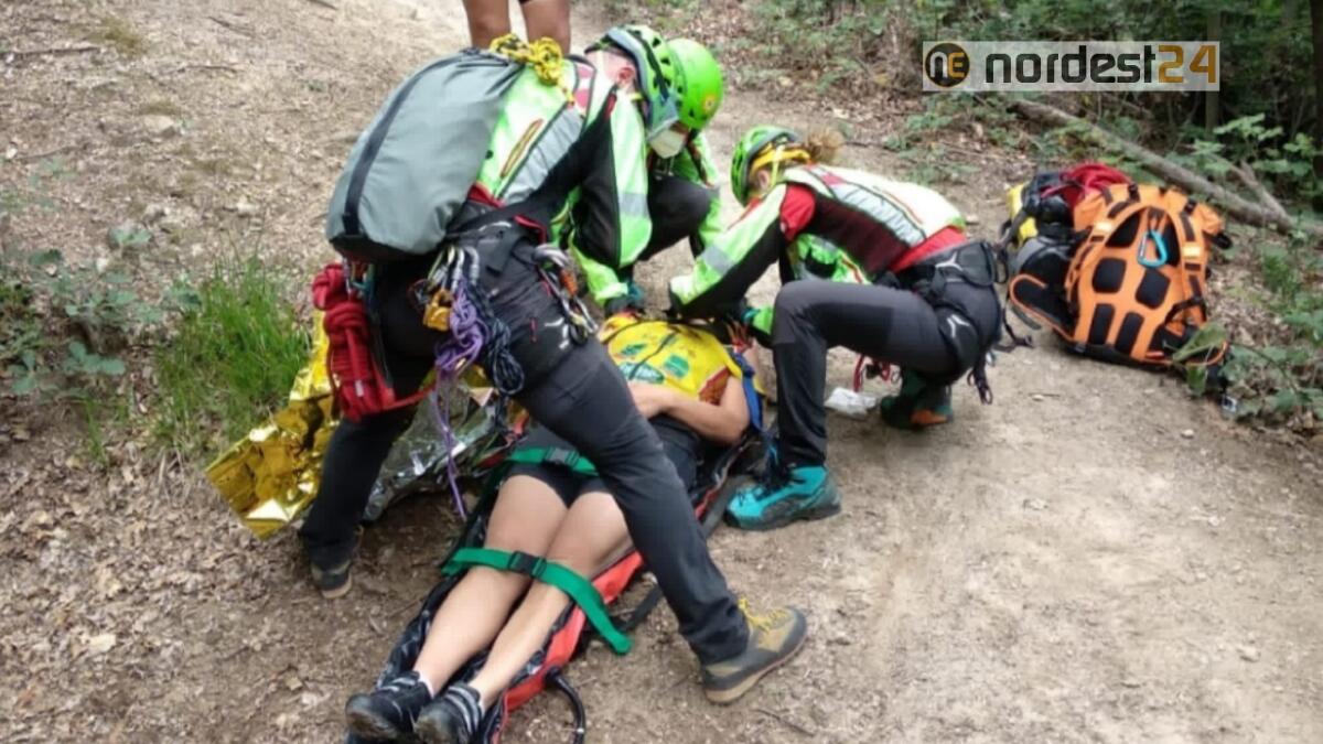 Cade con la mountain bike e sbatte il volto: ferita una 48enne - 