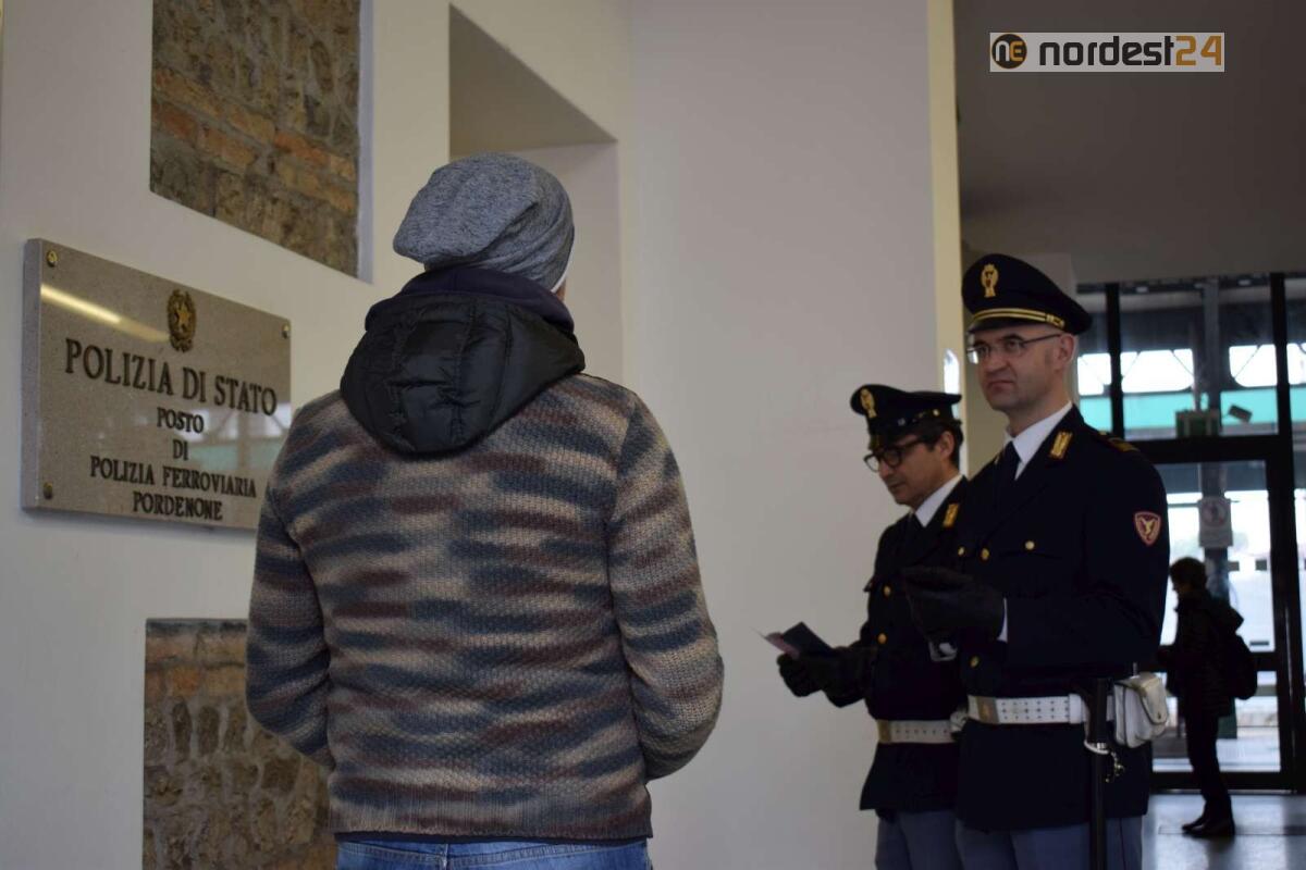 Sul treno ubriaco e senza mascherina,  in possesso di coltelli: denunciato - 