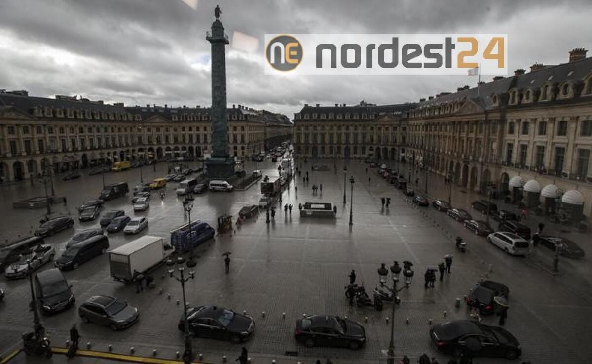 All'asta servizi di piatti e biancheria del Ritz a Parigi - 