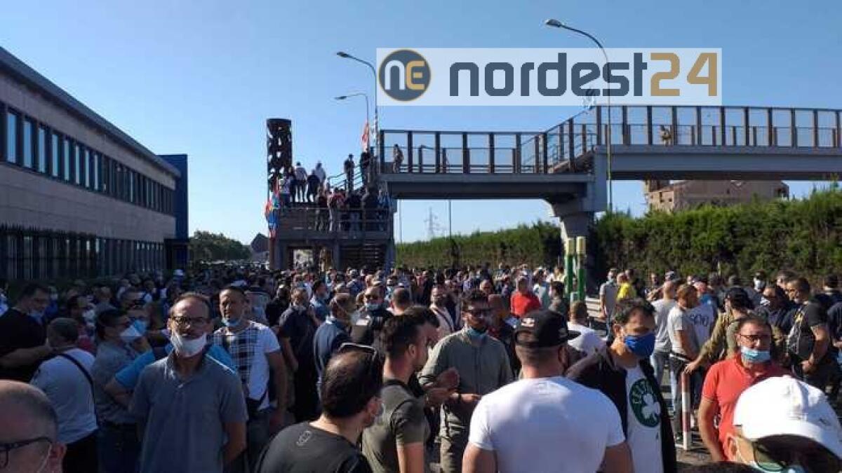 Sciopero A.Mittal, presidio a Taranto - 