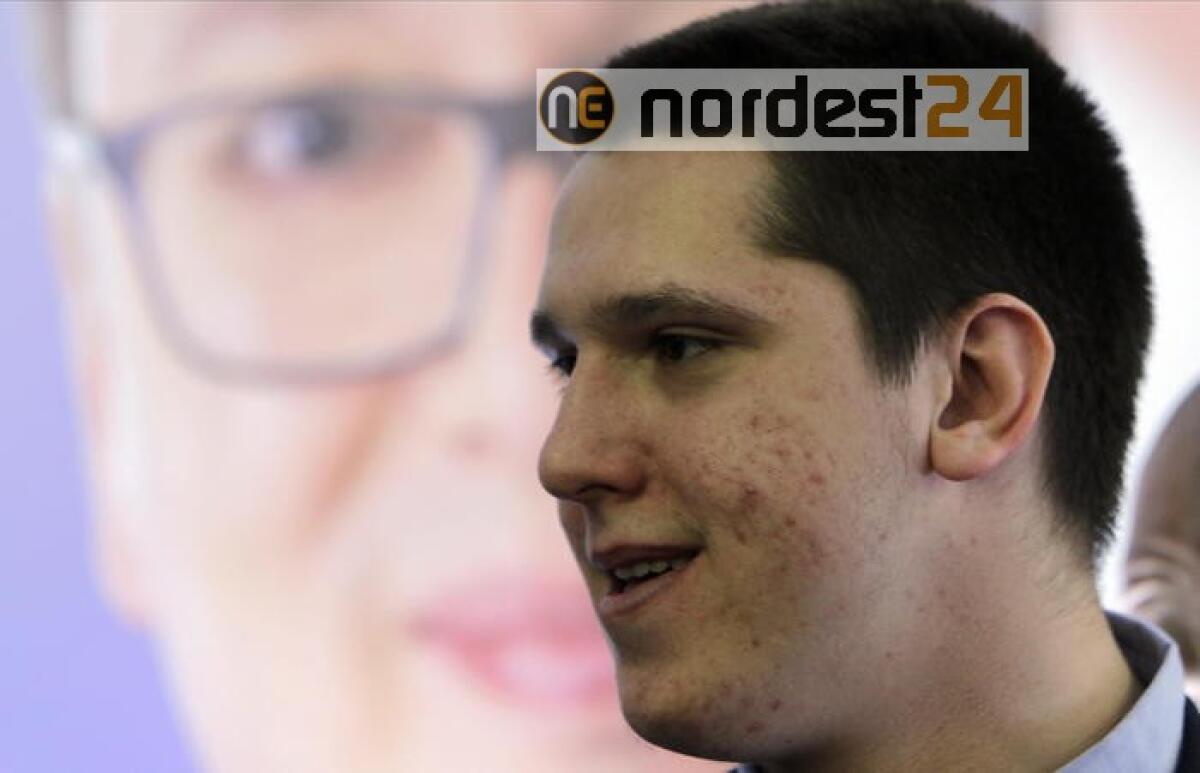 Serbia:polemica per foto figlio di Vucic - 