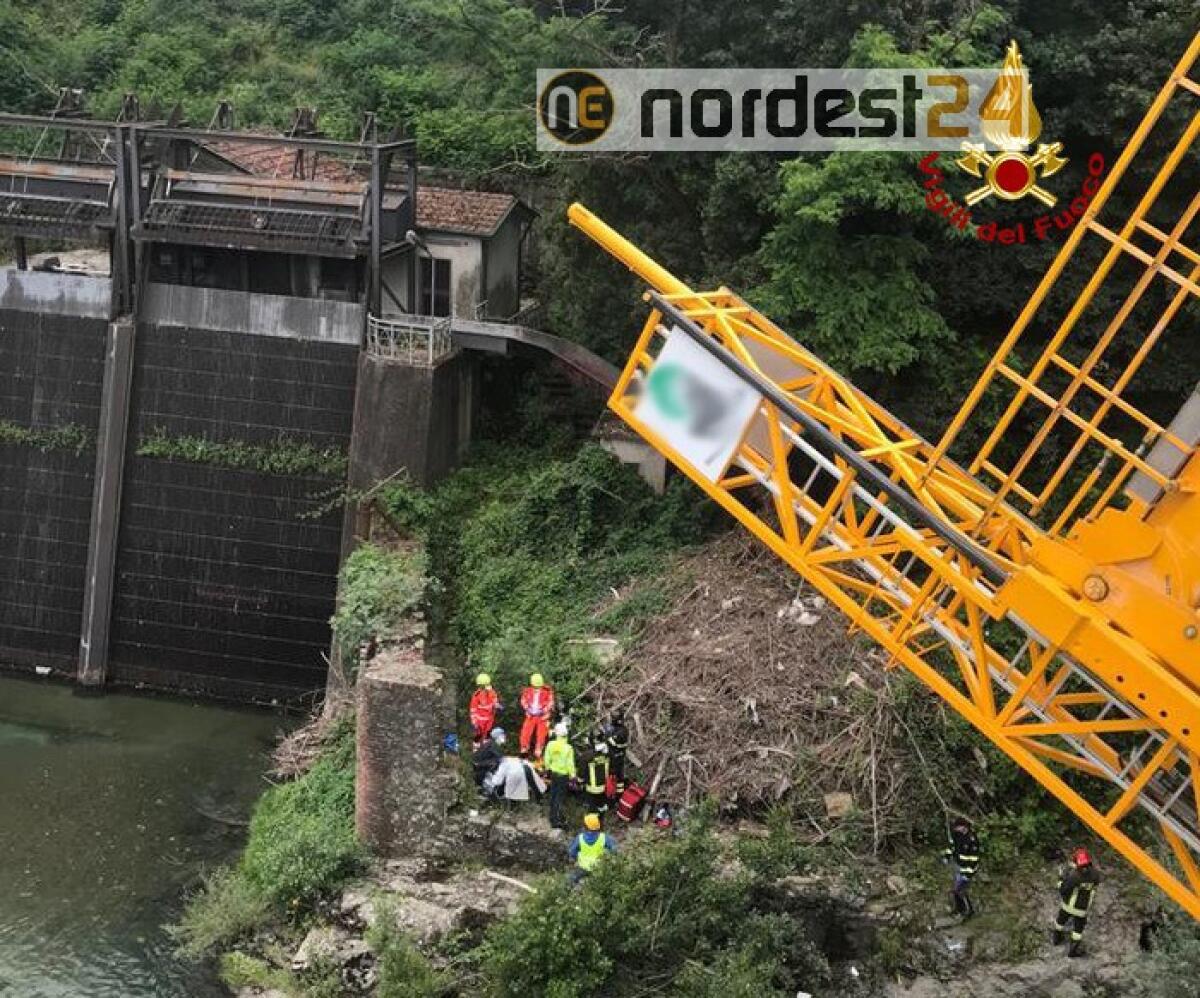 Piattaforma si rovescia,operai nel Magra - 