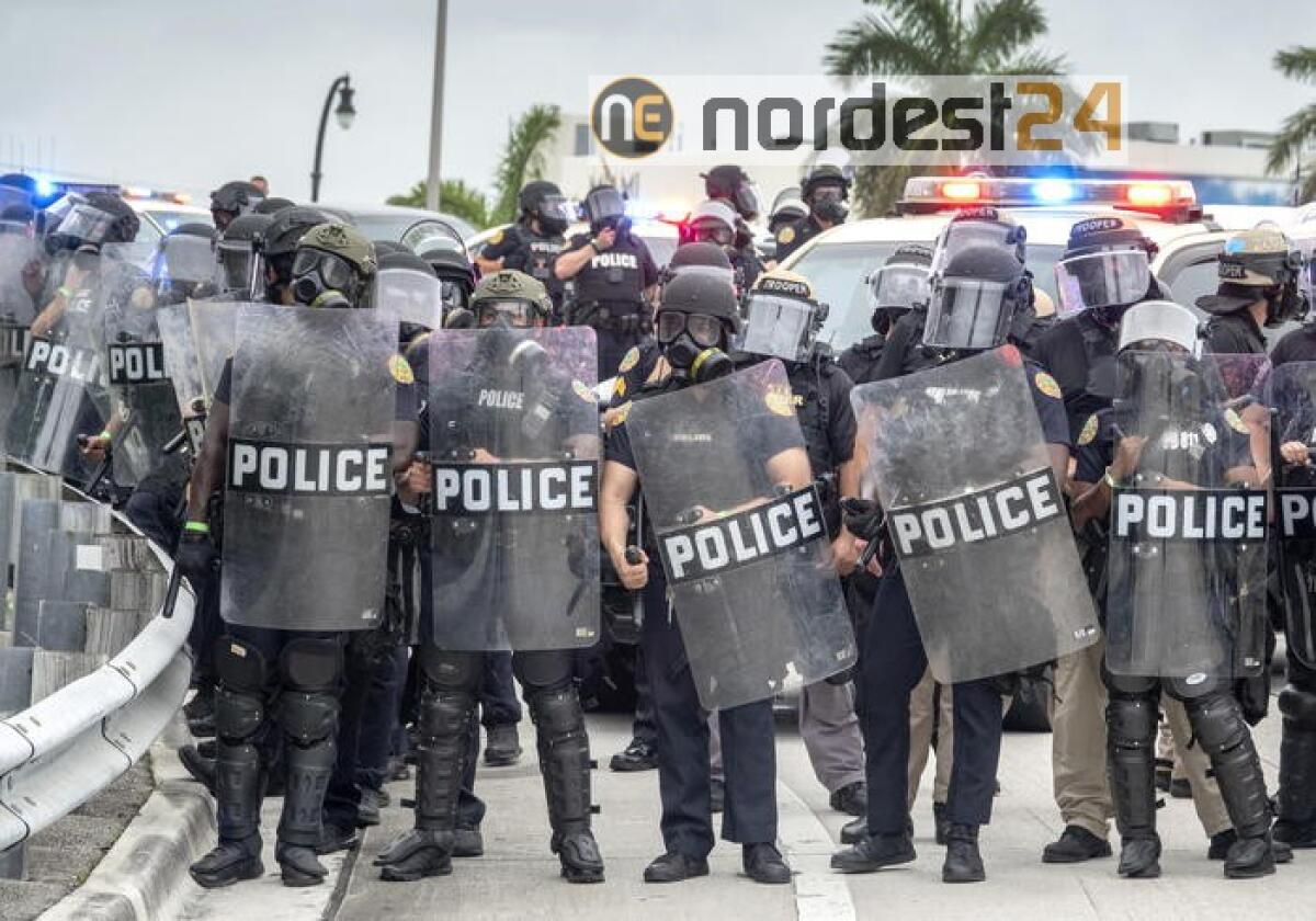 Usa, video altro nero ucciso da agenti - 