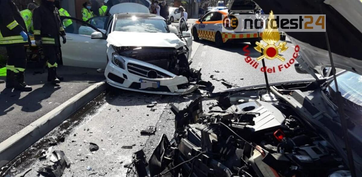 Treviso. Scontro tra due auto ad Istrana: quattro feriti - 