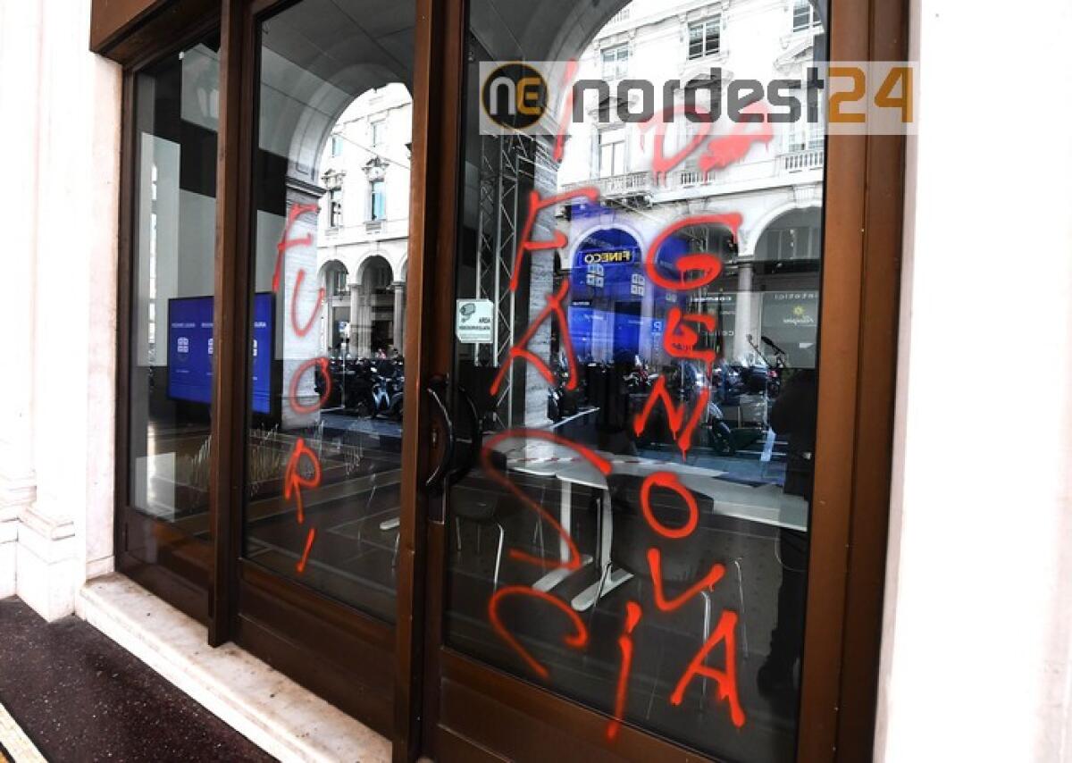 Imbrattato palazzo Regione Liguria - 