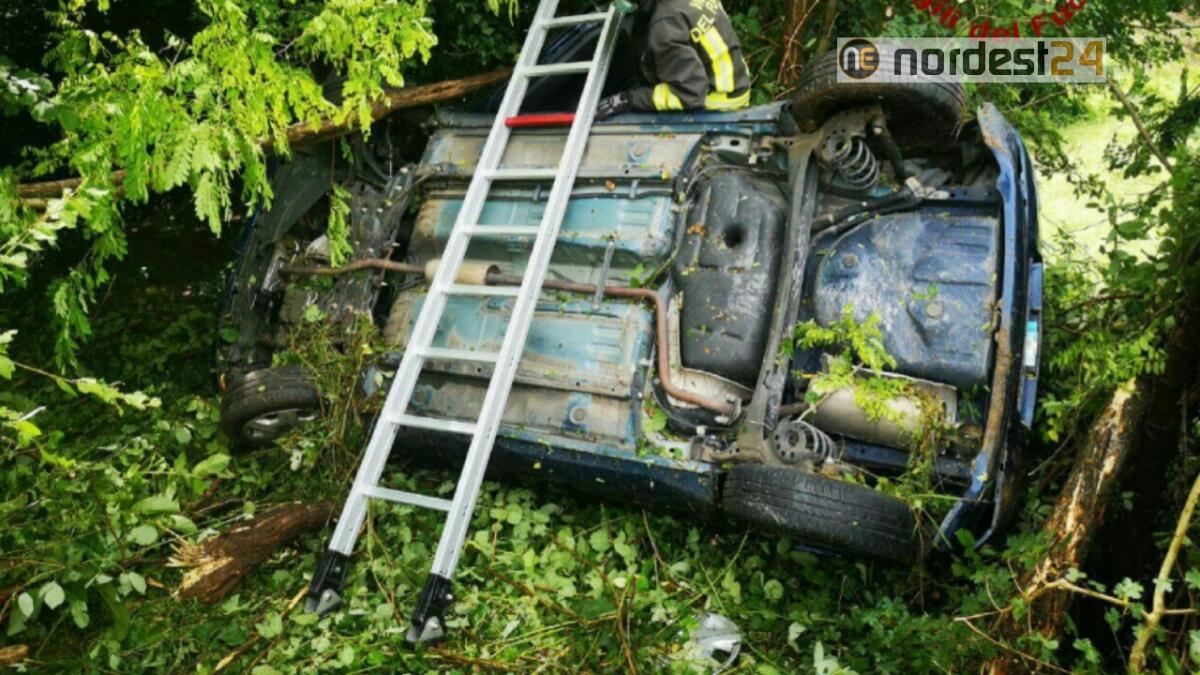 Incidente a Giais di Aviano: si rovescia su un fianco, ferita una donna - 