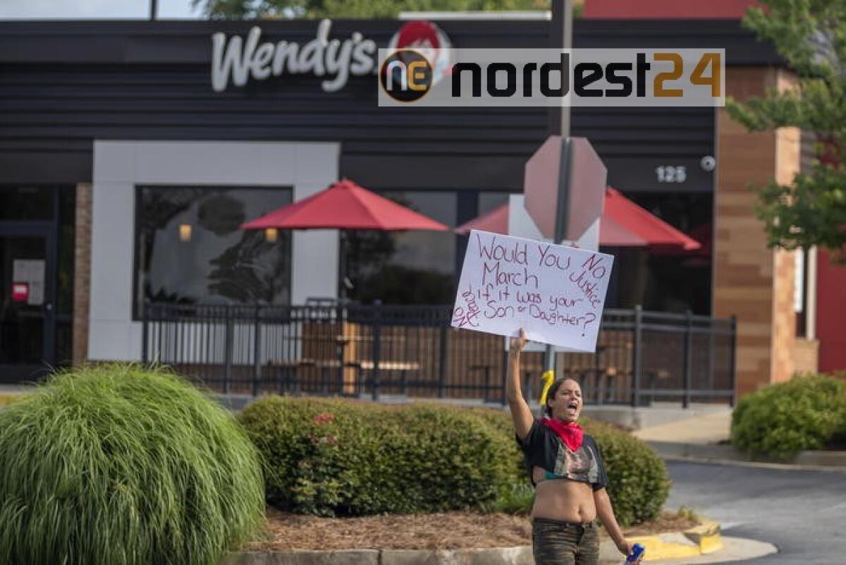 Atlanta: fiamme dentro Wendy's - 