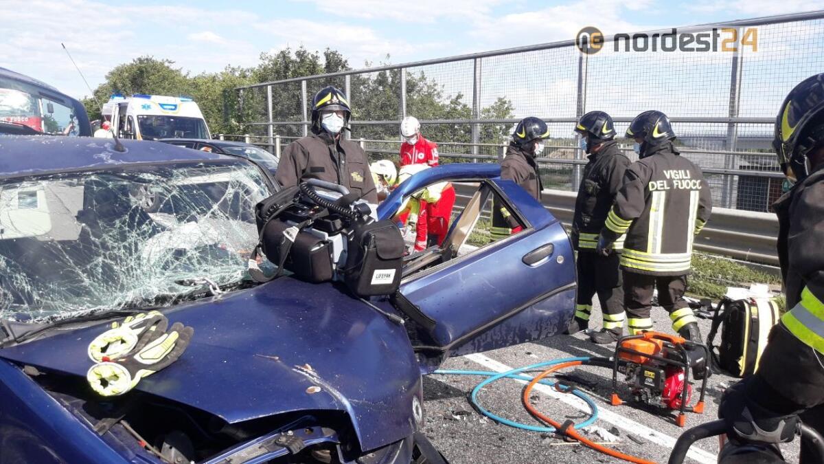 Gonars. Incidente sulla Napoleonica: scontro frontale fra 2 auto - 