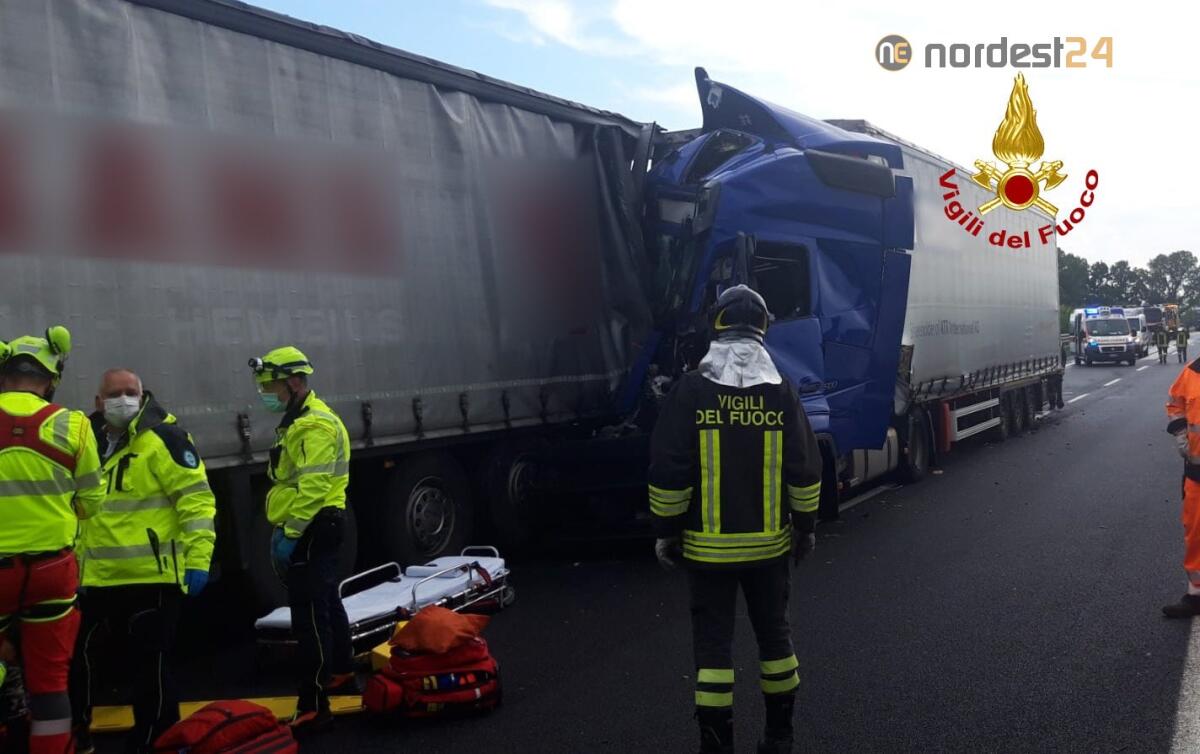 Incidente in A4 tra San Stino e Portogruaro: tamponamento tra 3 Tir, un ferito - 