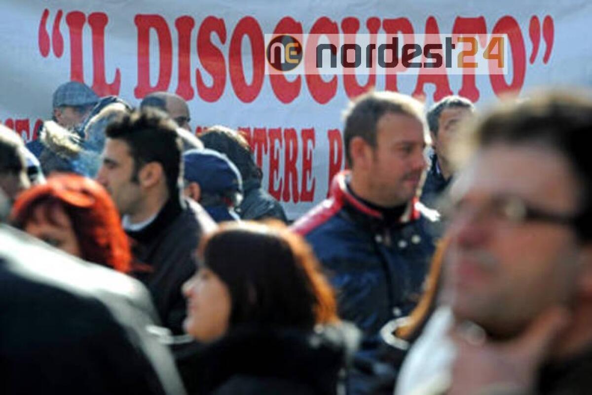 Istat: crollo ore lavorate vale -1,6 mln di unità - 