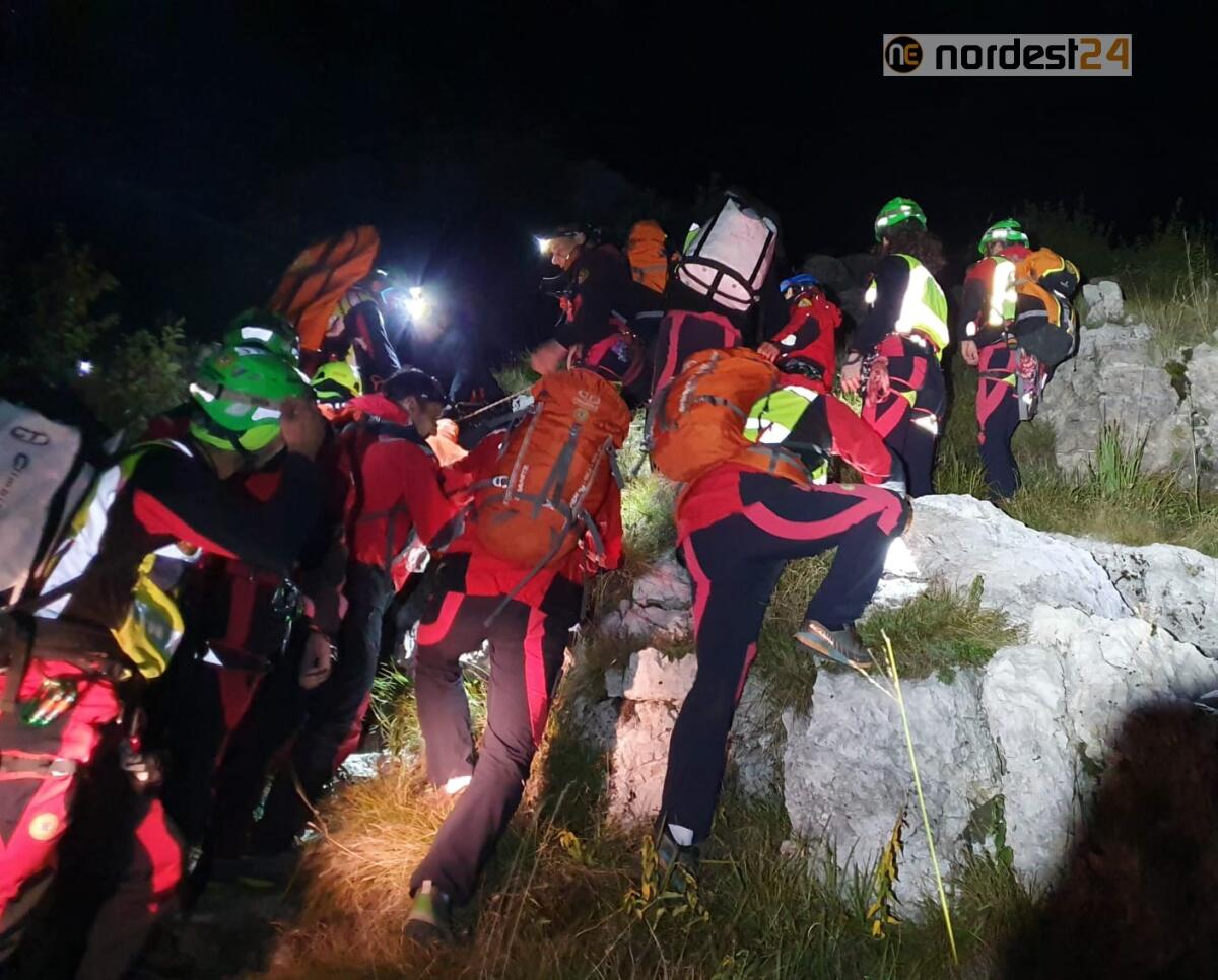 Dolomiti di Brenta, due escursioniste recuperate sul sentiero Costanzi - 