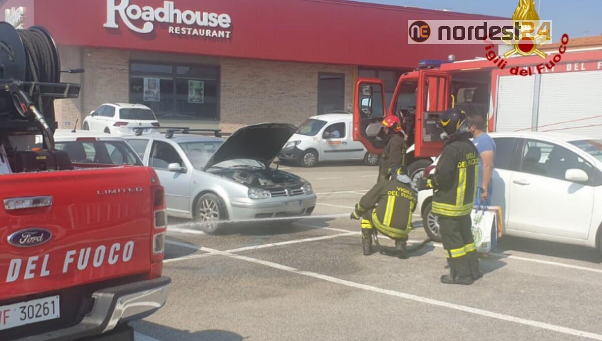 Incendio di una Golf: l'intervento dei pompieri evita il peggio - 