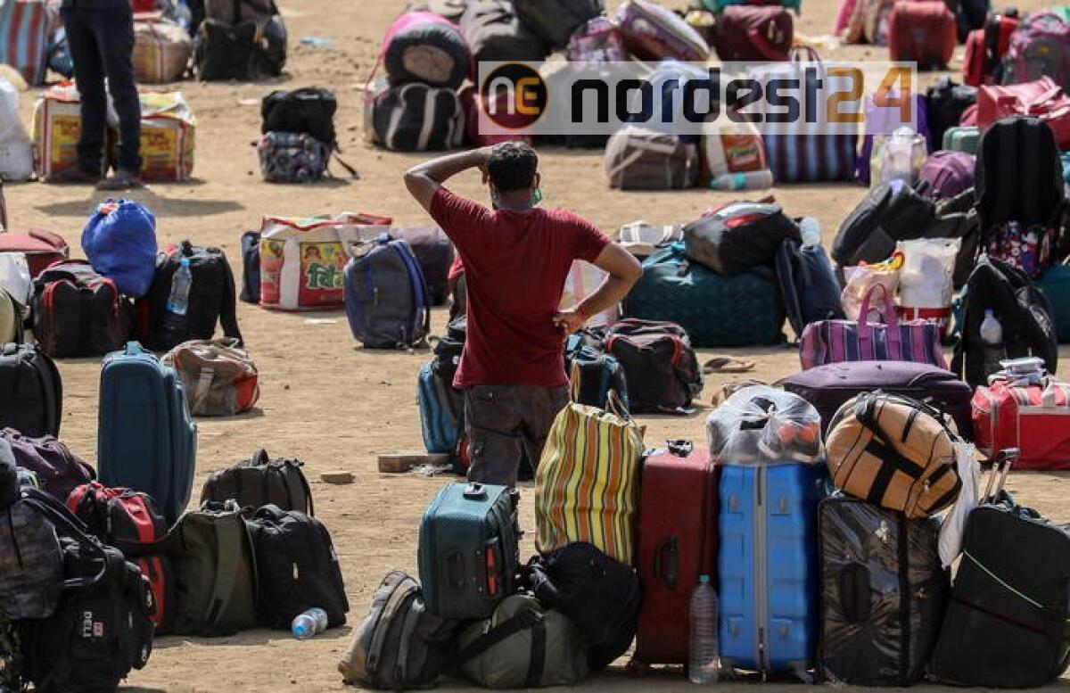 Coronavirus:caos in stazioni treni India - 