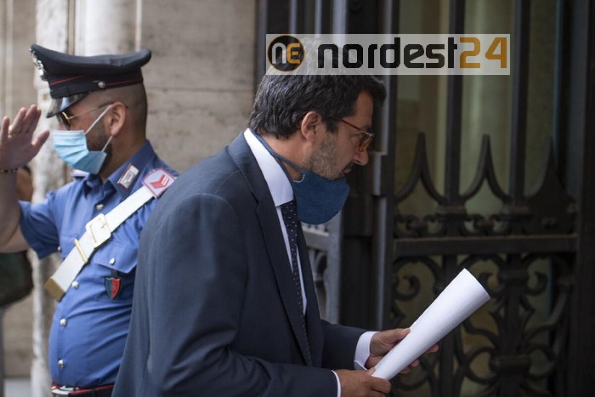 Mes: Salvini, devono cambiare il Trattato, basta parole - 