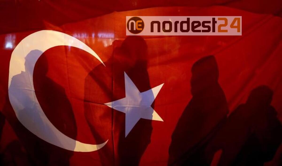 Turchia: arrestati 3 deputati, 'è golpe' - 