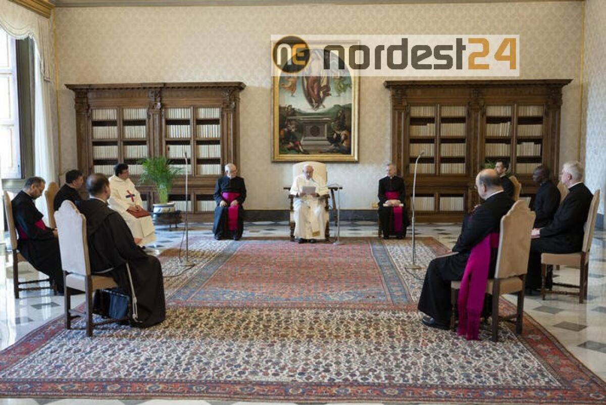 Papa, vescovi non pensino alla carriera - 