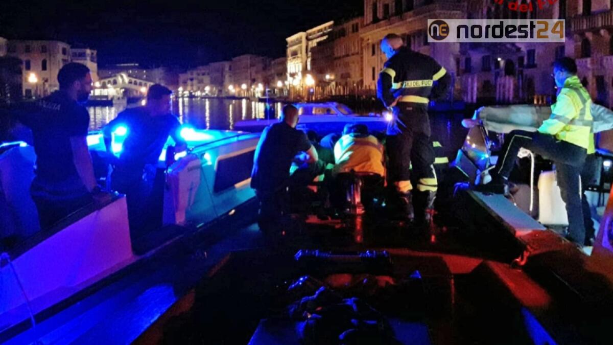 Cade nel Canal Grande e rischia di annegare: salvata dai vigili del Fuoco - 