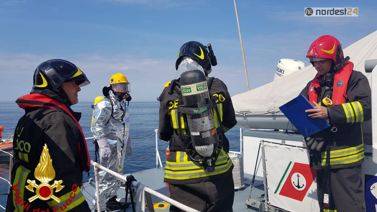 Esercitazione antincendio in ambito marittimo nel Golfo di Trieste - 