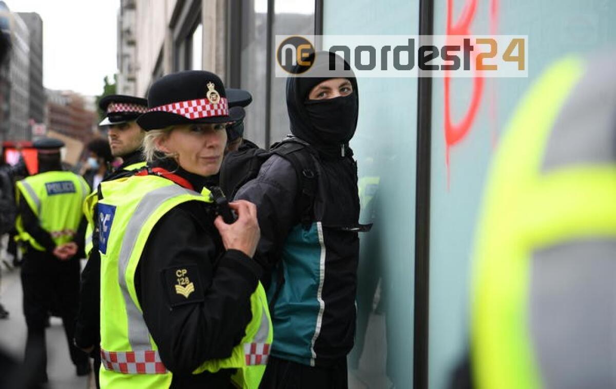 Minneapolis: a Londra scontri a raduni - 