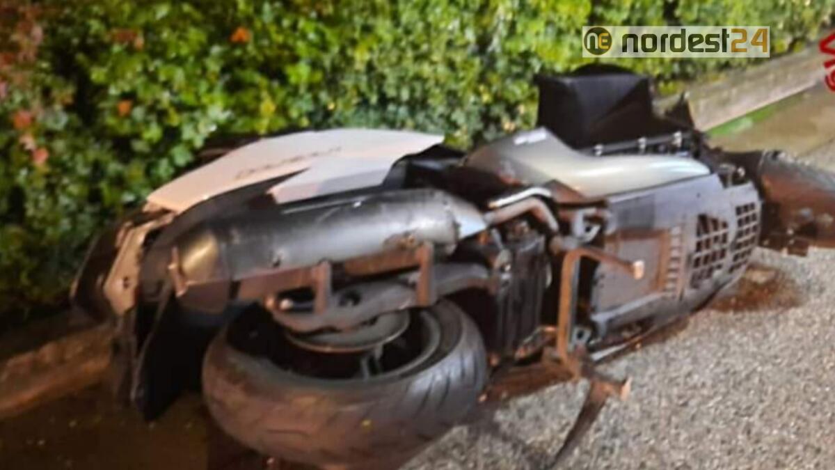 Incidente a Carbonera (TV): scooter contro un muretto, 2 morti - 