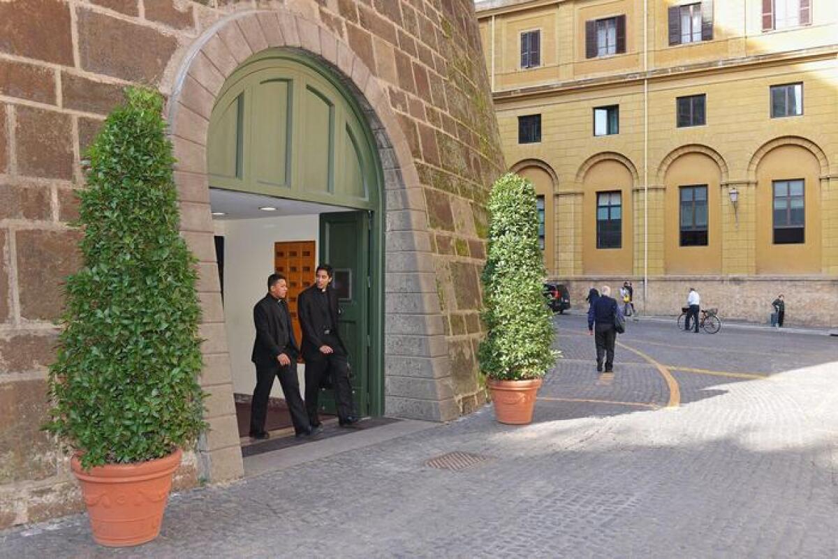 Papa: nomina un laico segretario Apsa - 