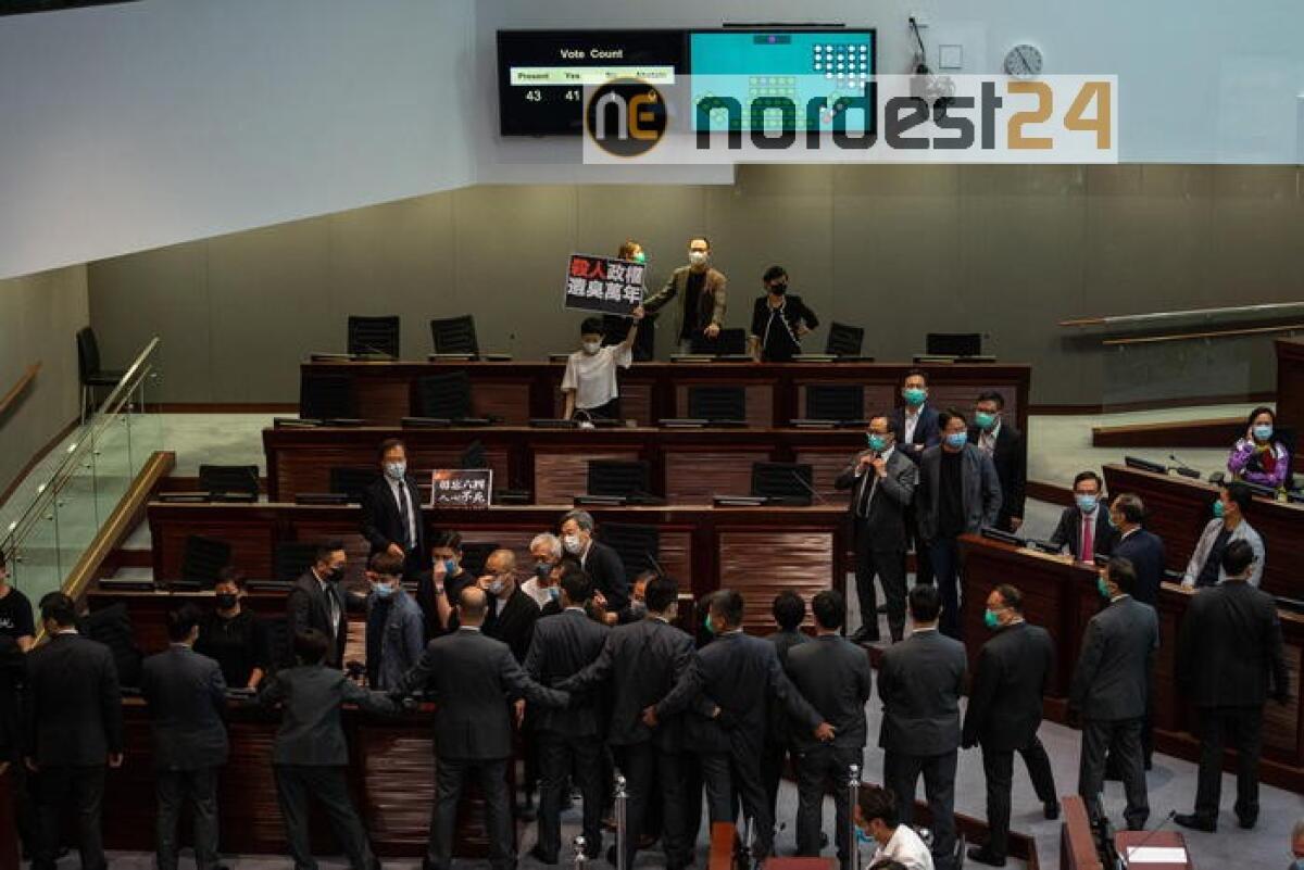 HK: sì Parlamento legge tutela inno Cina - 