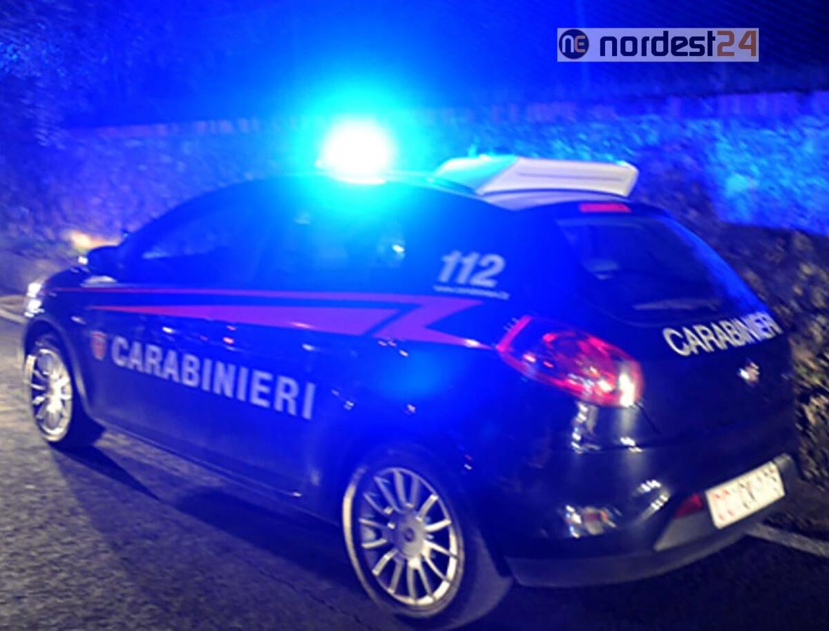 Fontanafredda. Sfondano la vetrata di un bar e rubano i tabacchi - 