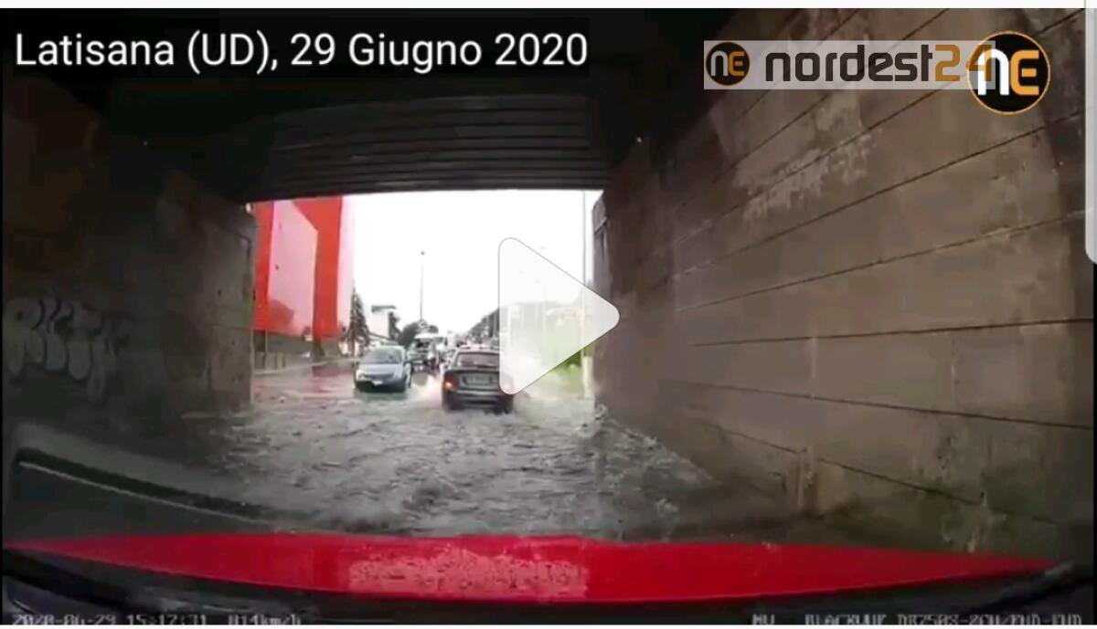 Nubifragio ed allagamenti a Latisana: i video del maltempo - 