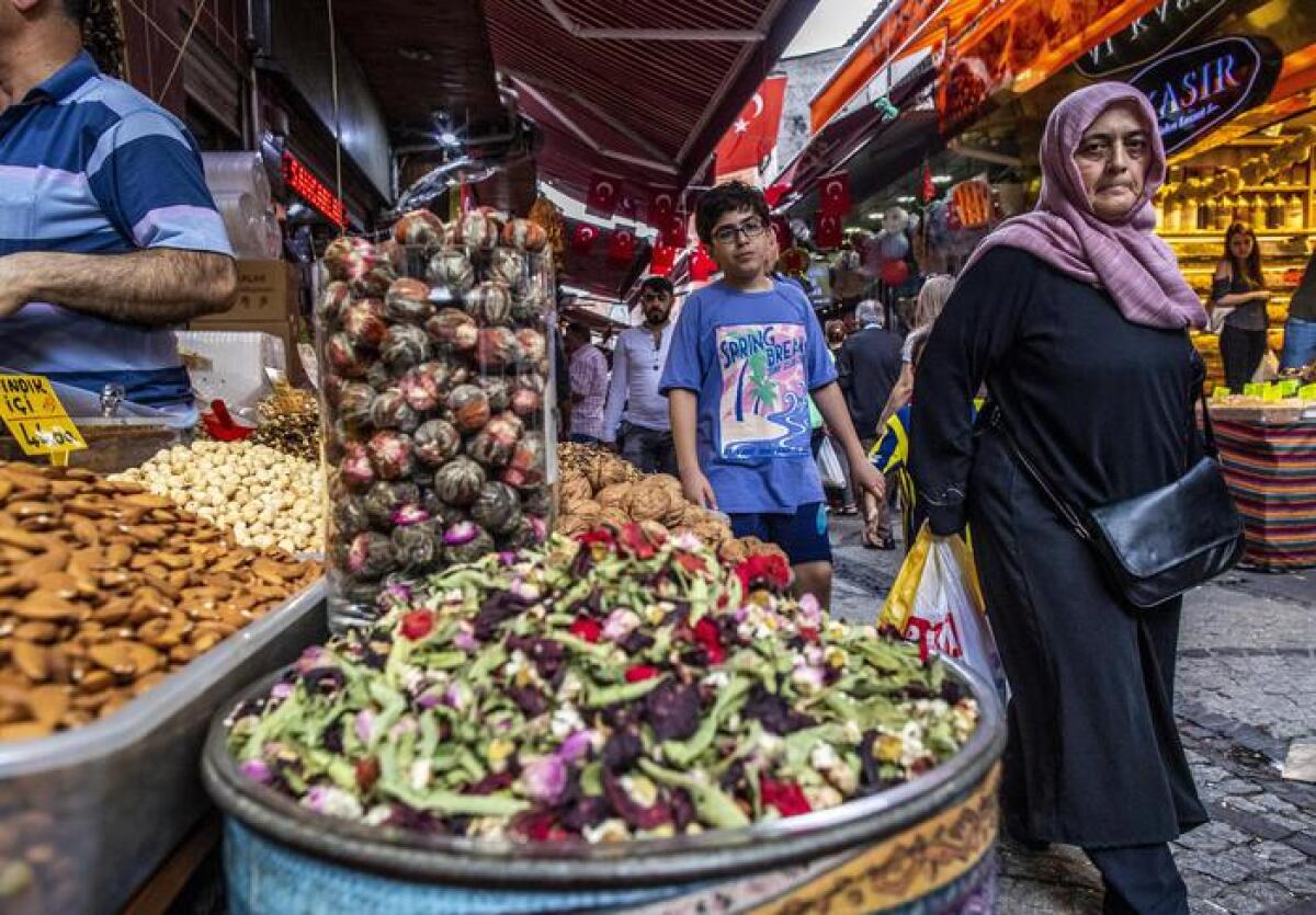 Riapre il Gran Bazar di Istanbul - 