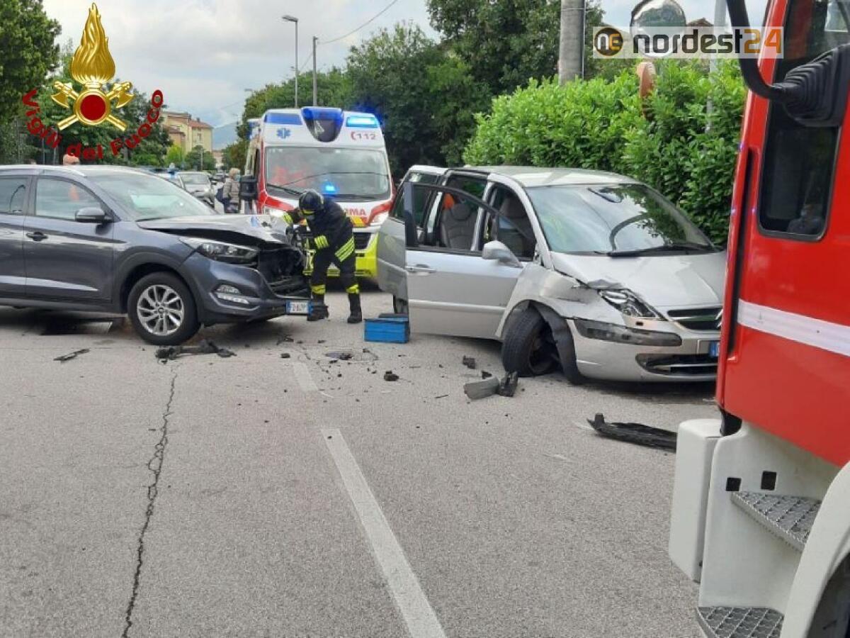 Incidente a Sacile: a bordo anche una donna incinta - 