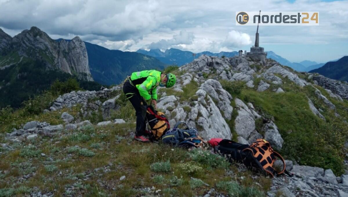 Escursionista di Roma cade e si ferisce sulle Alpi Carniche - 