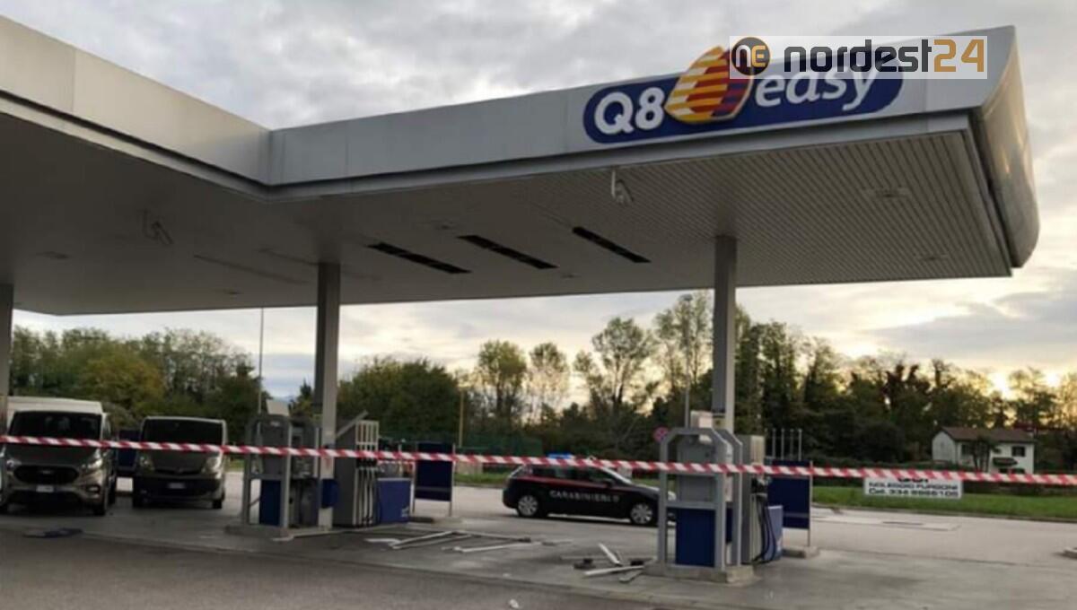 Martignacco. Nuovo assalto al distributore con la ruspa: danni ingenti - 