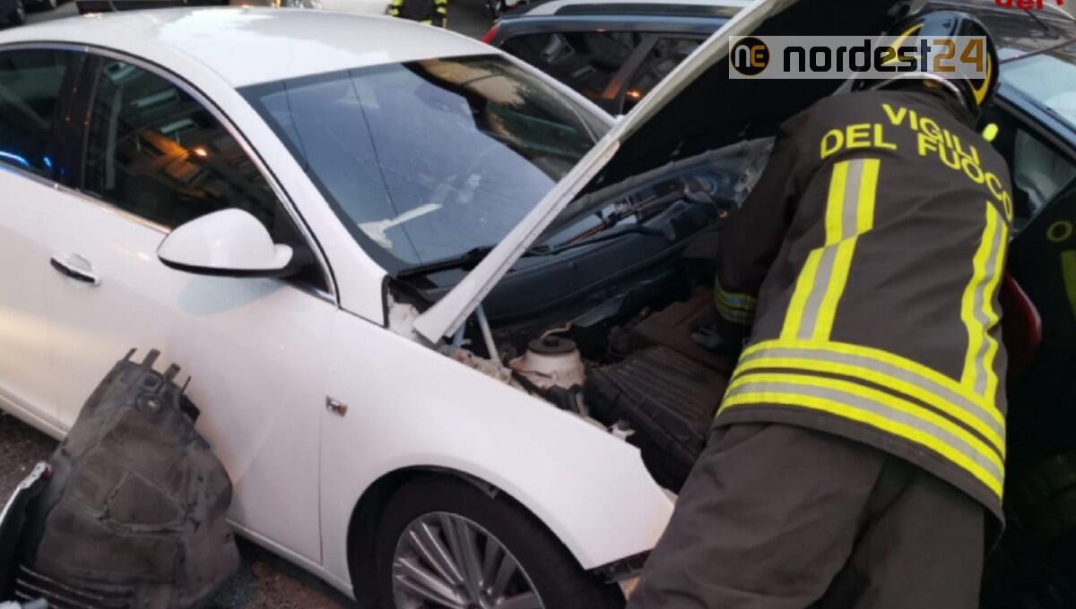 Incidente tra due auto a Trieste: un ferito - 