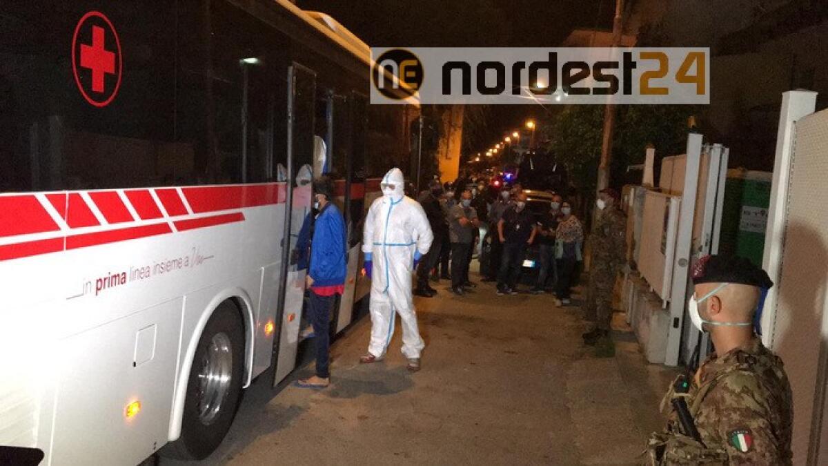 Oltre 20 migranti fuggono da hotspot Tar - 