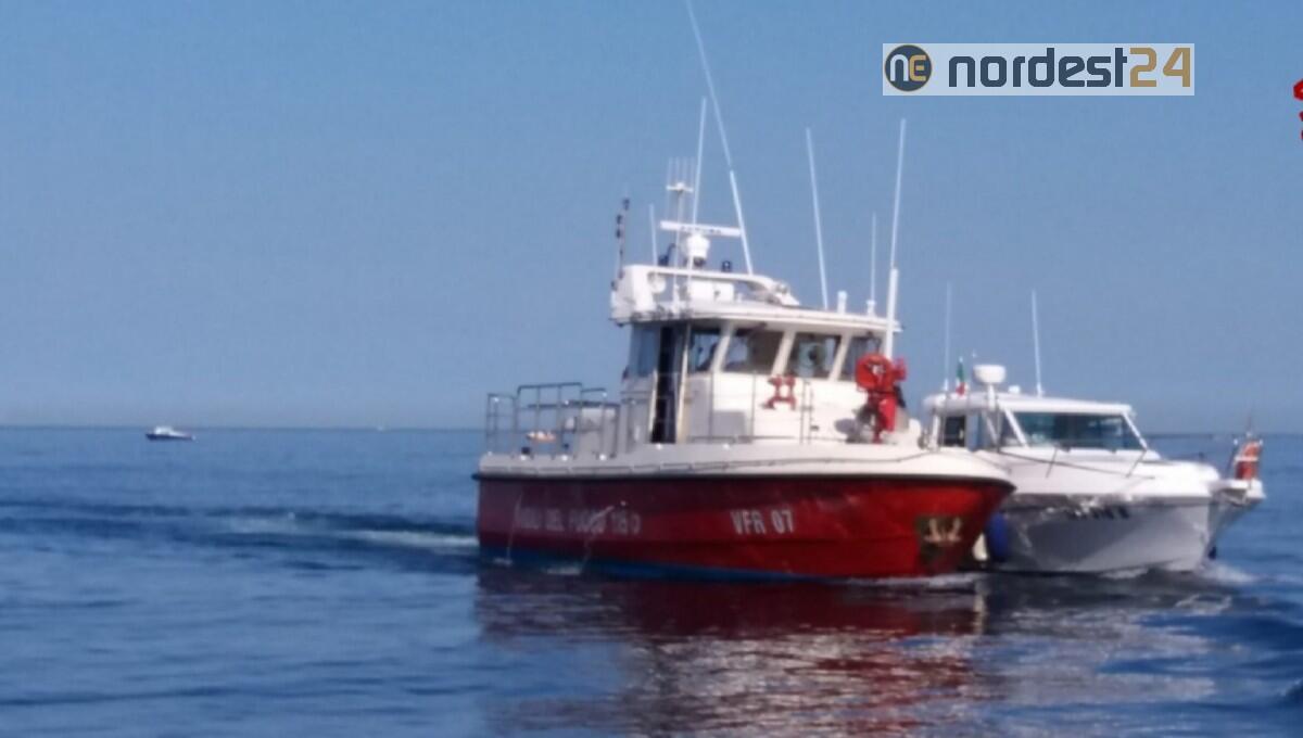Fumo dai motori della barca durante la pesca: soccorsi al largo - 