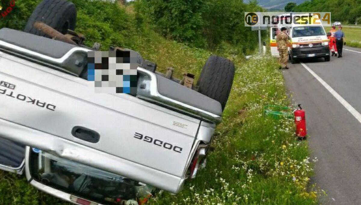 Maniago. Investe e uccide una donna, poi si rovescia nel fossato - 
