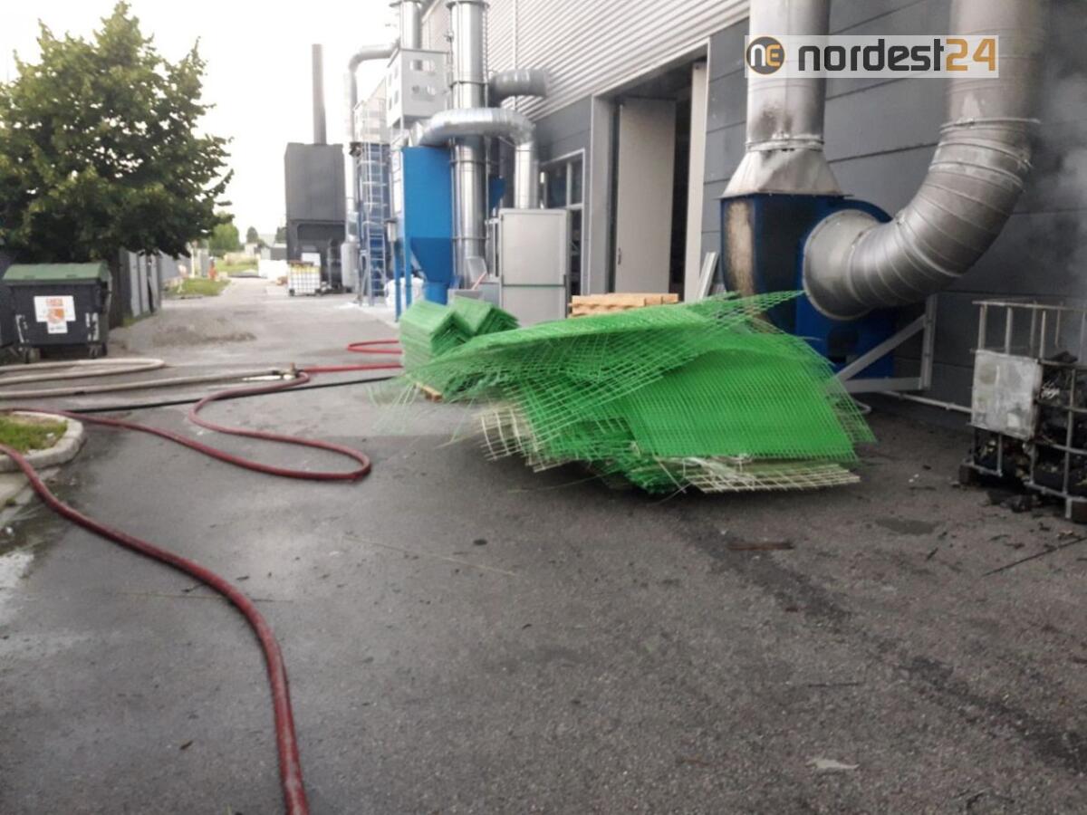 Incendio nella ditta Fibre Net a Pavia di Udine: nessun ferito - 