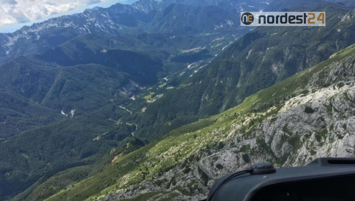 Si ferisce scendendo dal monte sopra la Val Resia: recuperato con l'elicottero - 