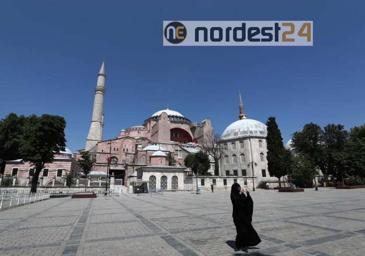 Turchia:Santa Sofia transennata prima di annuncio su moschea - 