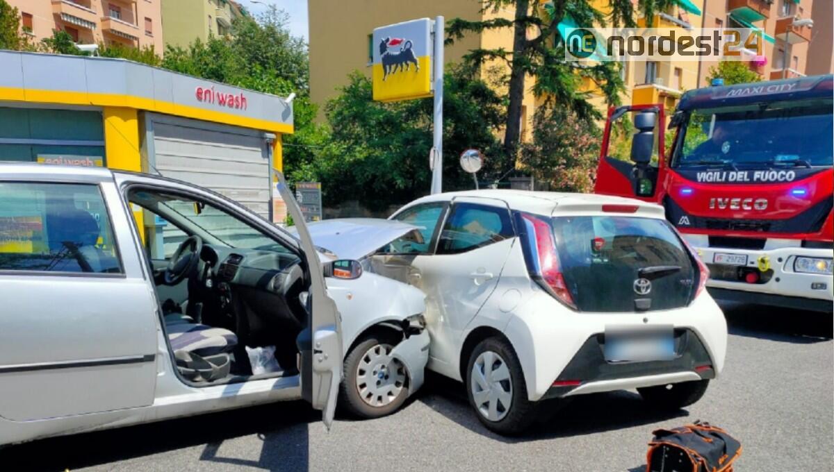 Incidente a Trieste: scontro tra 2 auto, un ferito - 