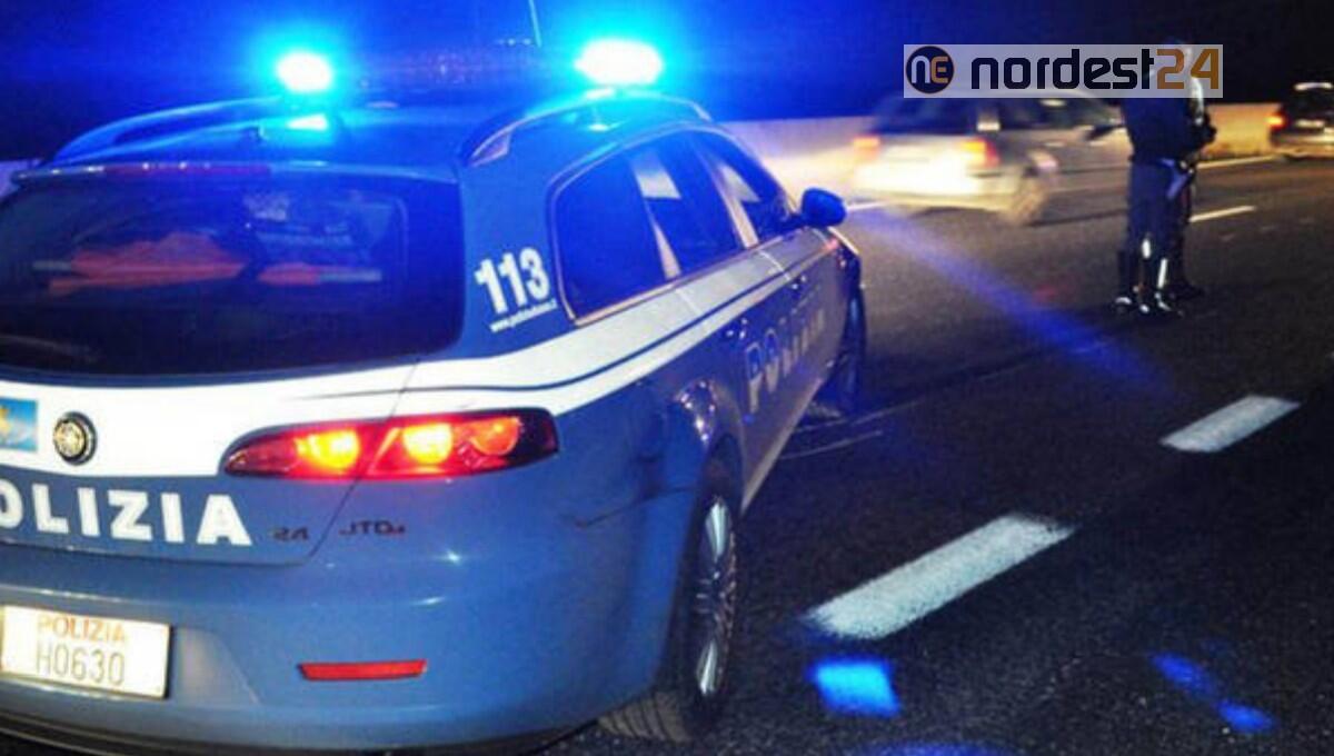 Scoperti 32 clandestini ammassati in un camper, anche donne e minori - 