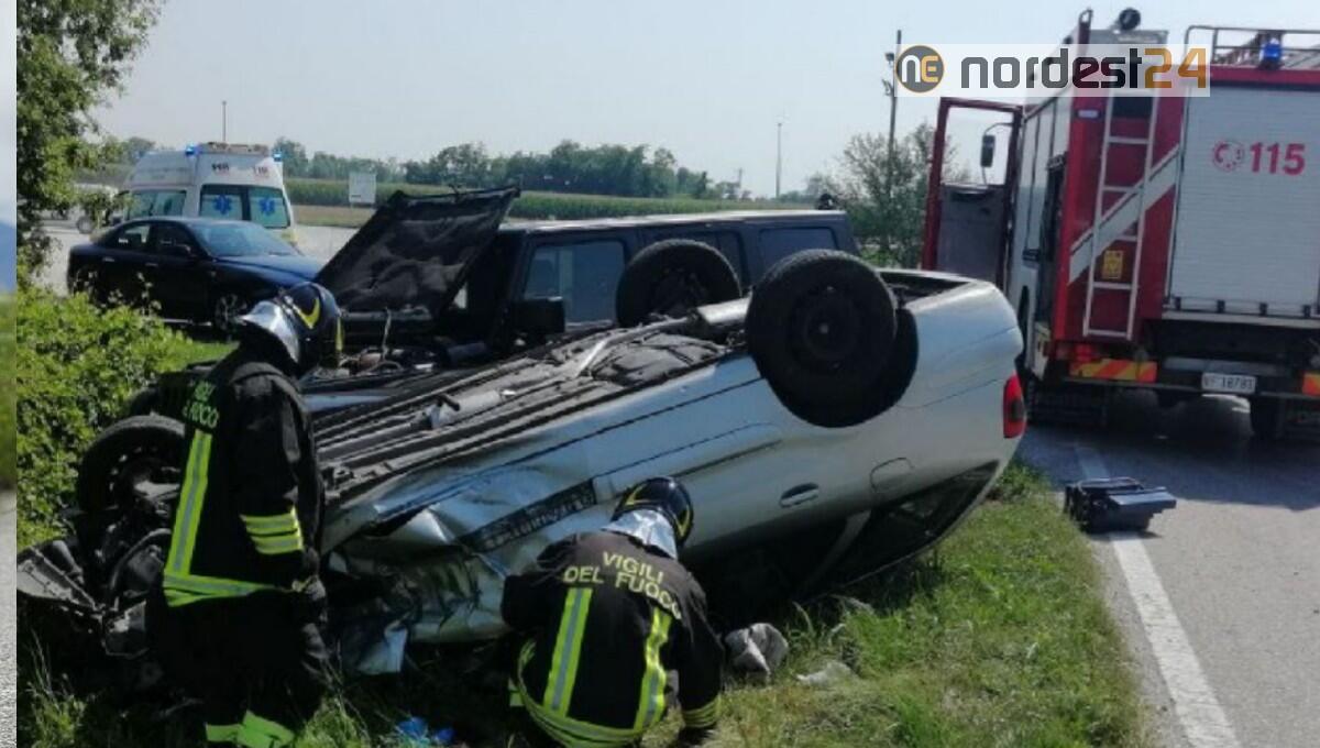 Incidente a San Giorgio della Richinvelda: un'auto finisce ruote all'aria - 