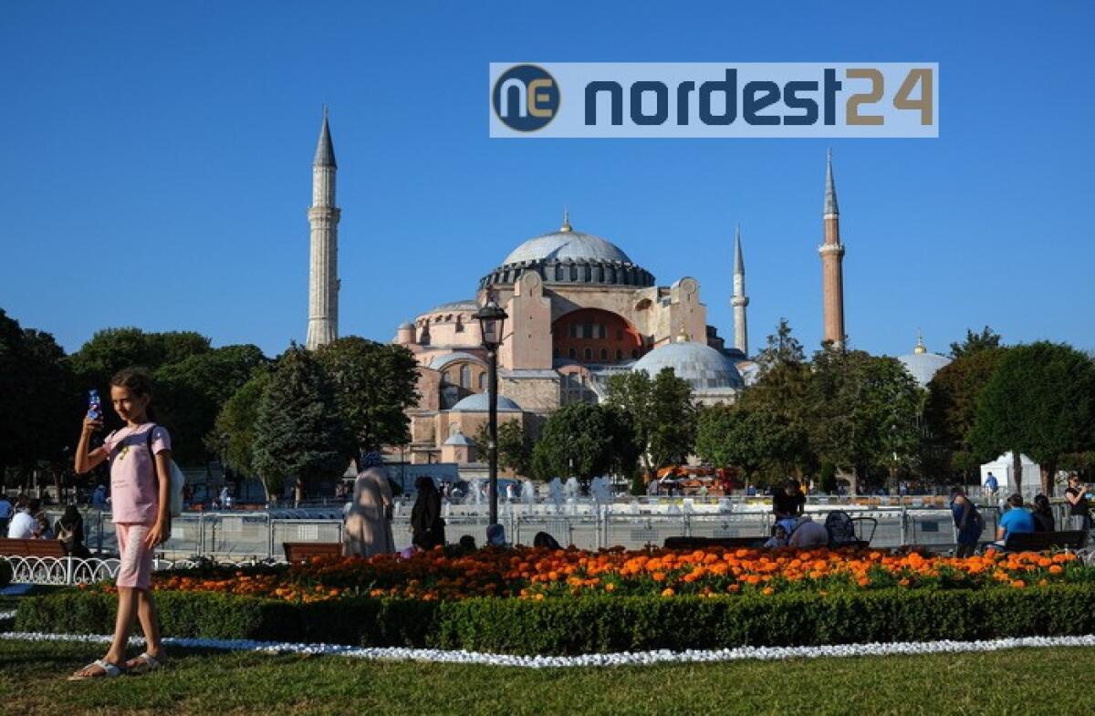Turchia: oggi la prima preghiera a Santa Sofia moschea - 