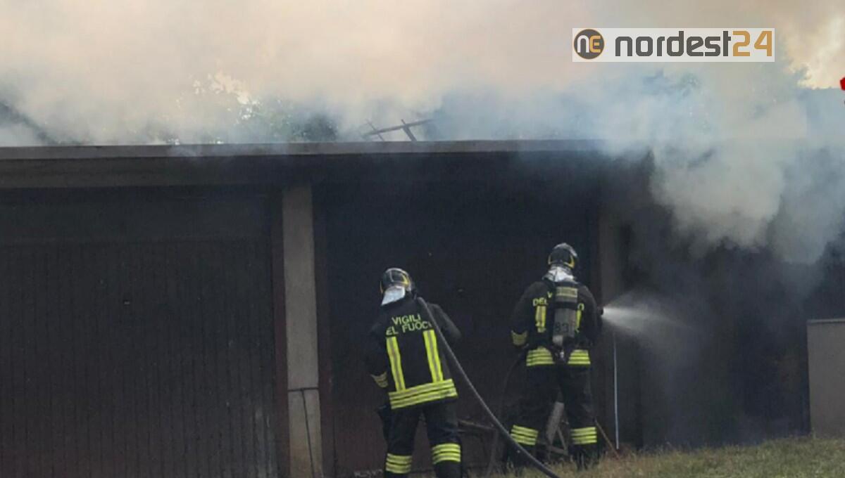 Incendio di una taverna garage: fiamme scaturite da una bombola GPL - 