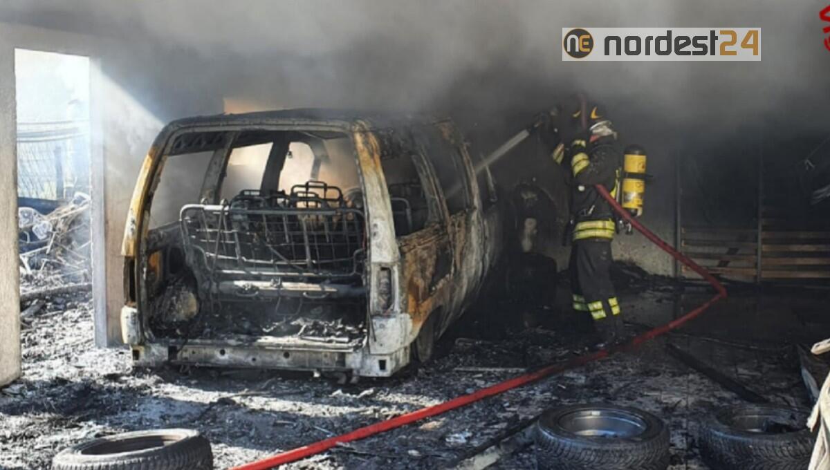 Incendio di un garage e una baracca con bombole GPL - 