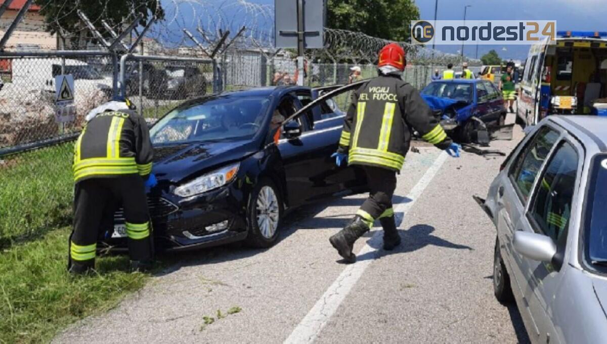 Tamponamento a catena ad Aviano: 3 auto coinvolte - 