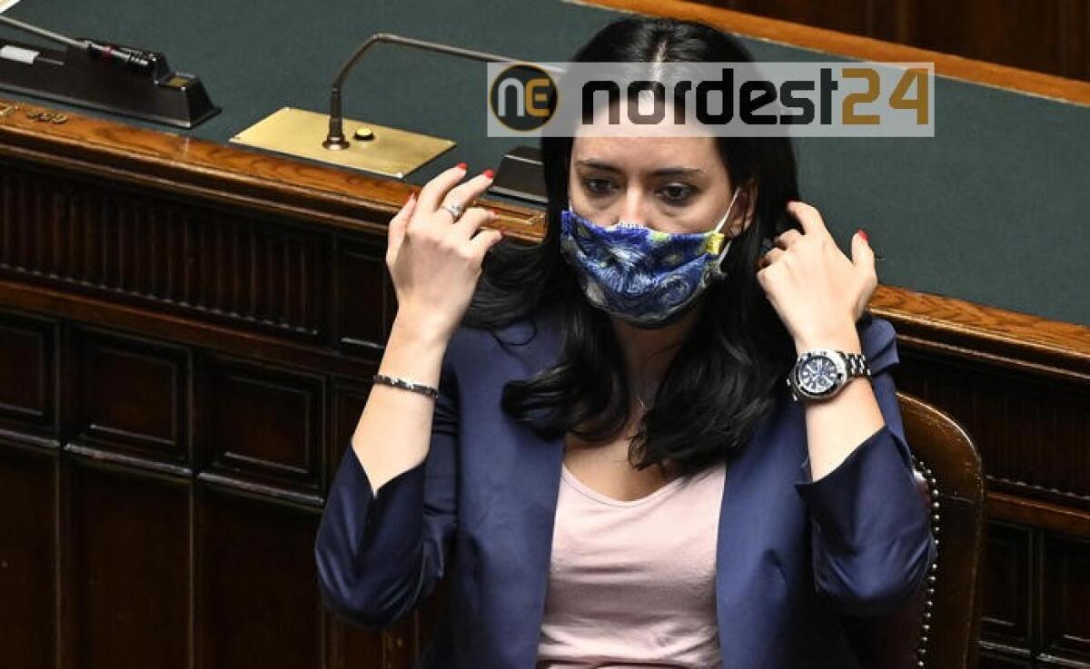 Azzolina, la scuola riapre,sfido Salvini - 