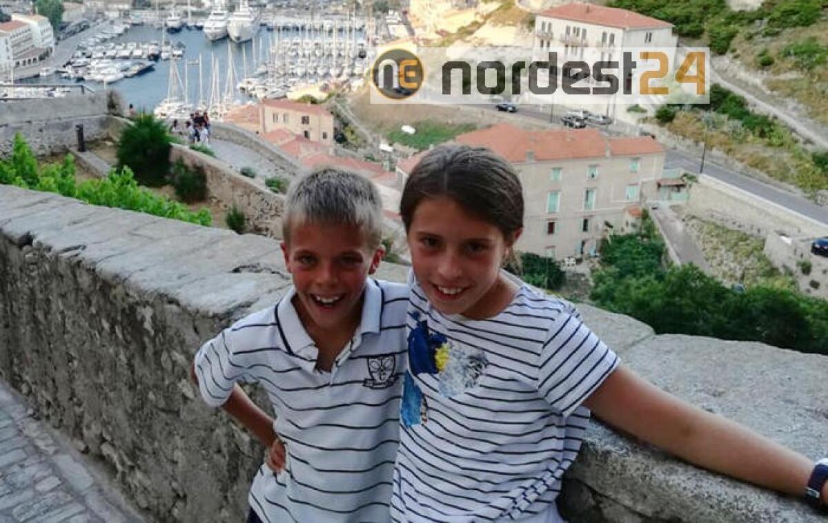 Applausi e note Vasco per feretri bimbi - 